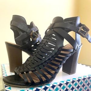 Size 8.5 American Eagle brand heels. Color black.